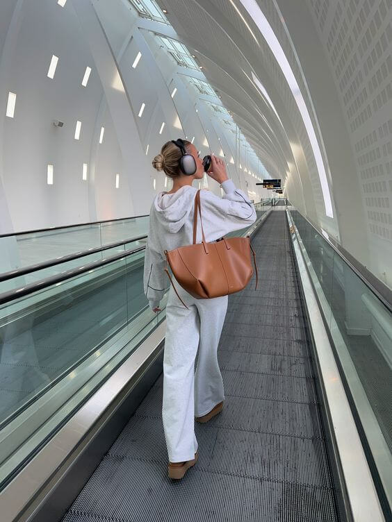 Pernilla – Shaped Tote Bag with Side Gathering